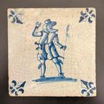 17e eeuwse antieke tegel met een stoere kerel, Ophalen of Verzenden