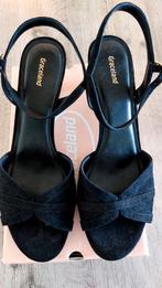 Nieuwe schoenen met hoge hakken maat 44 voor 25,00 €, Kleding | Dames, Schoenen, Ophalen of Verzenden, Nieuw, Zwart