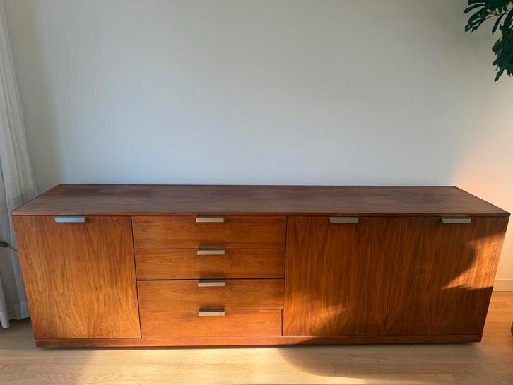 Riva notenhouten dressoir met lades en deuren, Huis en Inrichting, Kasten | Dressoirs, Gebruikt, 200 cm of meer, 50 tot 75 cm