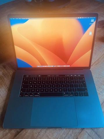 Macbook Pro 2018 - 15.4 - 32GB - 256DDR - ATI PRO 555X beschikbaar voor biedingen