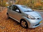 Toyota Aygo 1.0 12V Vvt-i 3DRS MMT 2006 Blauw, Auto's, Voorwielaandrijving, Stof, 68 pk, Origineel Nederlands