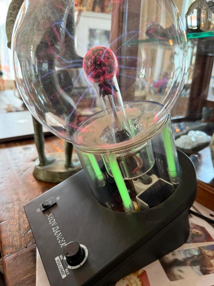 Grote plasma bol plasmabol Neon Dancer neon disco stralen, Verzamelen, Retro, Huis en Inrichting, Ophalen of Verzenden