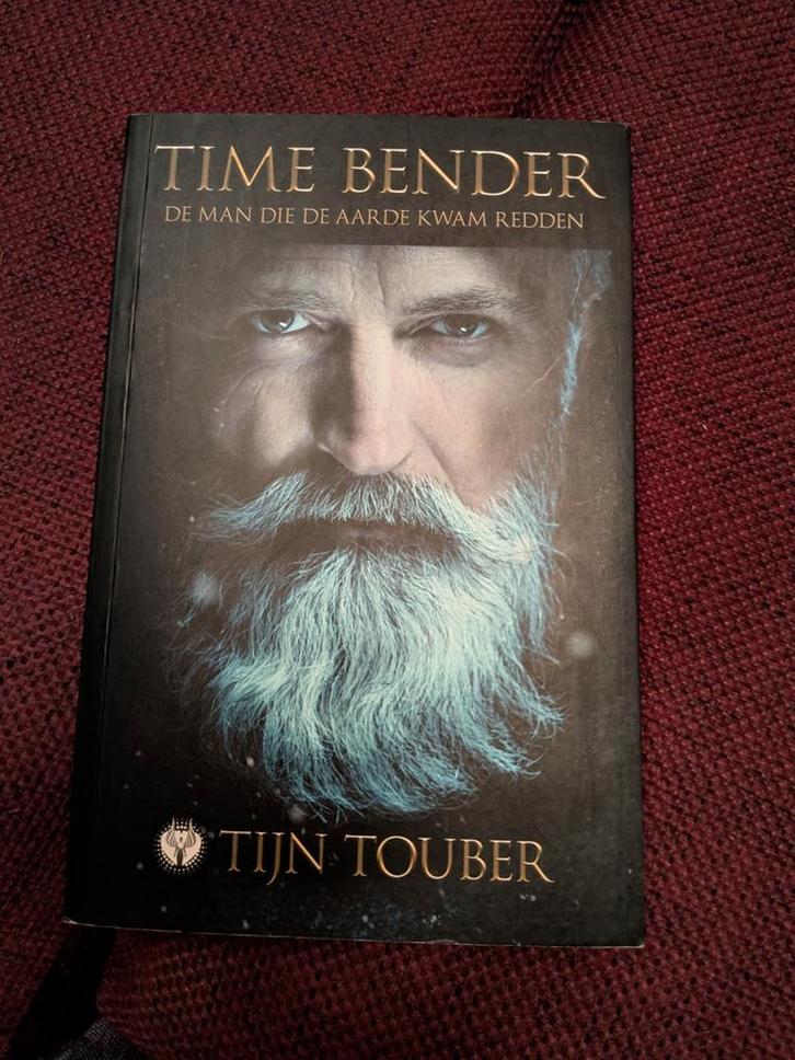Tijn Touber - Time Bender, Boeken, Literatuur, Zo goed als nieuw, Ophalen of Verzenden