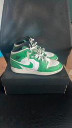 Jordan 1 “lucky green”, Kleding | Heren, Schoenen, Overige kleuren, Ophalen of Verzenden, Sneakers of Gympen, Gedragen