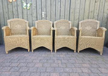 4 Rotan stoelen inclusief stoelkussens beschikbaar voor biedingen