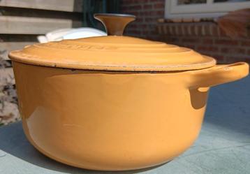 Vintage Le Creuset pan en deksel Yellow tangerine 20cm (G286 beschikbaar voor biedingen