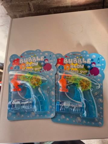 2x nieuwe bellenblaas pistool / bubble gun p.st €5 samen €8 beschikbaar voor biedingen