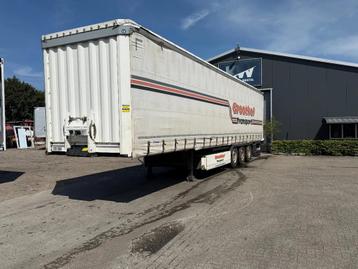 Krone 3 assen, schade aan achterbumper en deur (bj 2020) beschikbaar voor biedingen