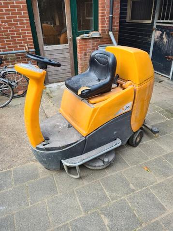 Taski Swingo 3500 schrobzuigmachine, schrobmachine  beschikbaar voor biedingen