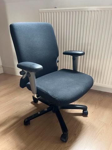 Zwarte bureaustoel - Ergonomisch beschikbaar voor biedingen