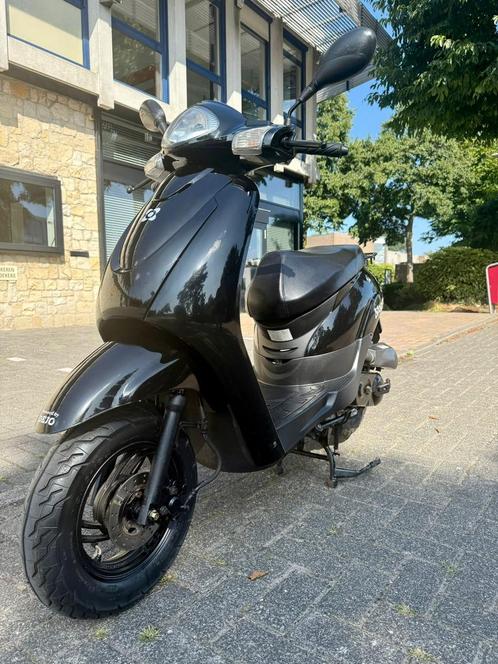 Agm ape 50  3807 km gereden  zip fly aguility  kymco, Fietsen en Brommers, Snorfietsen en Snorscooters, Zo goed als nieuw, Overige merken