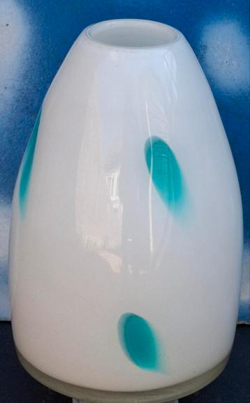 Vaas. MURANO? . Wit glas. Geblazen.  20 cm. beschikbaar voor biedingen