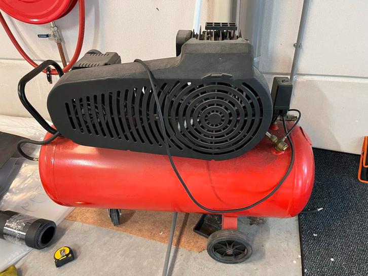 Compressor 2 PK - 220V, Doe-het-zelf en Verbouw, Compressors, Gebruikt, 6 tot 10 bar, 25 tot 100 liter, 200 tot 400 liter/min