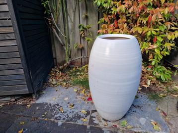 Bloempot wit 56cm hoog beschikbaar voor biedingen