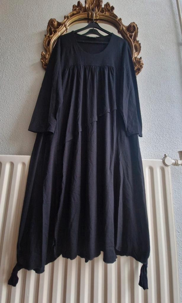 Als nieuw! AKH Fashion zwart viscose a lijn splitten jurk, Kleding | Dames, Grote Maten, Zo goed als nieuw, Jurk, Zwart, Ophalen of Verzenden