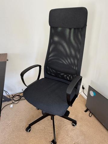 Bureau/gamestoel zo goed als nieuw beschikbaar voor biedingen