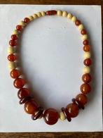 Ketting van Bakeliet en Kunststof Kralen, Ophalen of Verzenden, Gebruikt, Bruin, Overige materialen