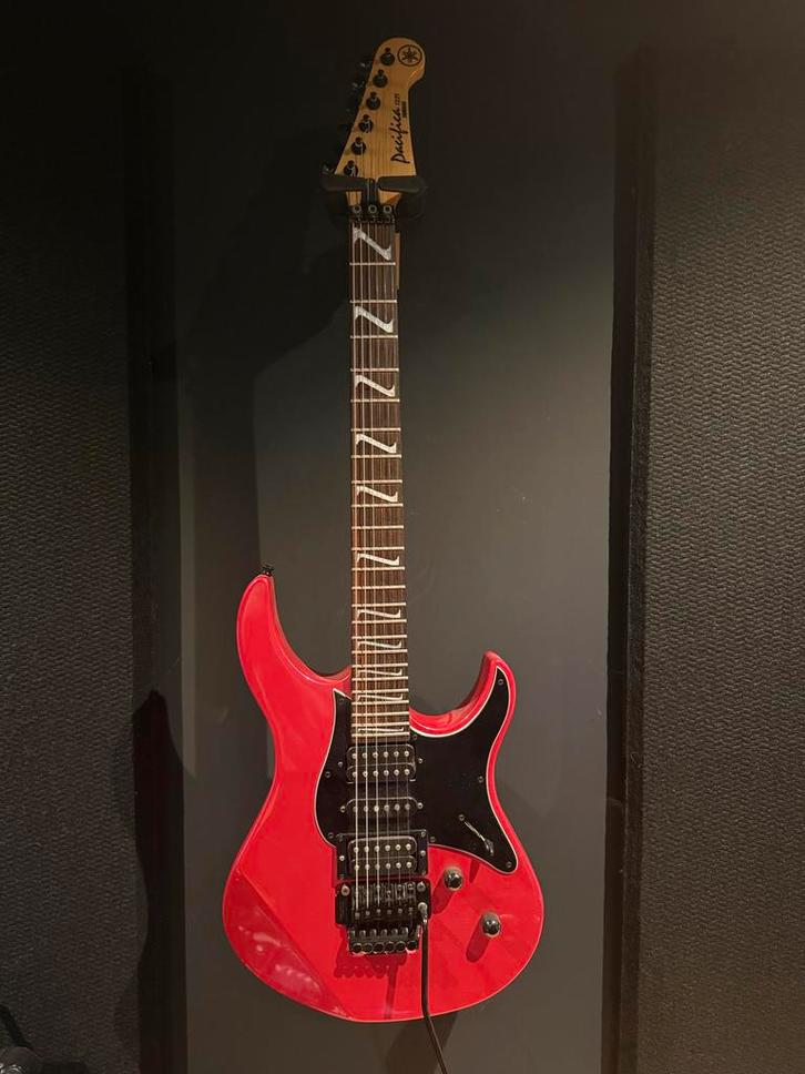 Yamaha Pacifica 1221 Metallic Flake Red - Jaren '90, Muziek en Instrumenten, Snaarinstrumenten | Gitaren | Elektrisch, Gebruikt