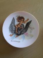 Deocratief bord van Viola Edith "Brownie" Downing, Ophalen