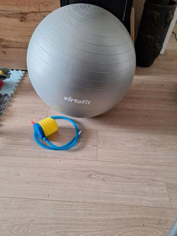 Virtufit fitness / Yoga bal. 65 cm. Incl. voetpomp. beschikbaar voor biedingen