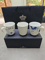 Royal Copenhagen Porselein 3 stuks Mokken Nieuw in doos, Nieuw, Ophalen of Verzenden, Overige stijlen, Kop(pen) en/of Schotel(s)