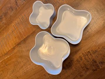 Set van 3 witte schaaltjes beschikbaar voor biedingen