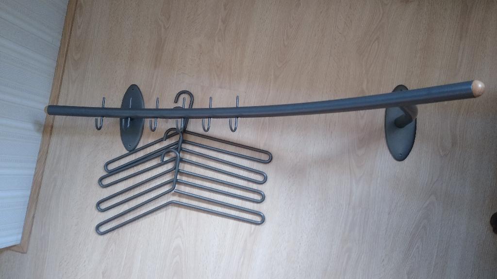 metalen kapstokstang met 4 kledinghangers 90 cm breed, Zo goed als nieuw, Minder dan 100 cm, Metaal, Ophalen