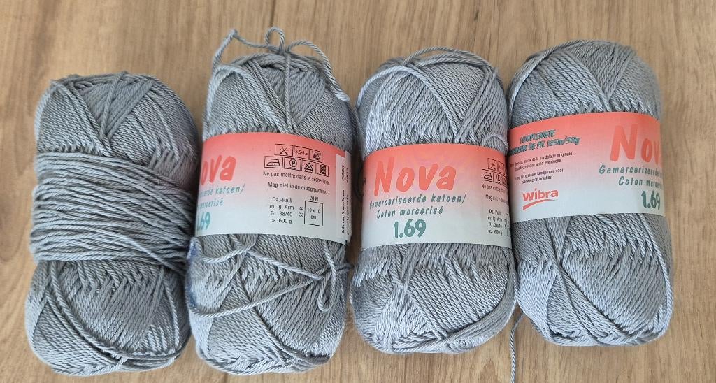 Nova. Haak / Breigaren. 3 Bollen en een restje. Grijs., Ophalen of Verzenden, Nieuw, Breien of Haken, Wol of Garen