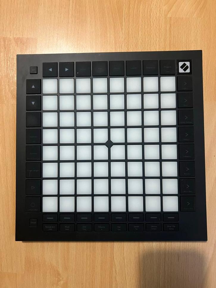 Launchpad pro mk3 MIDI Controller, Muziek en Instrumenten, Midi-apparatuur, Zo goed als nieuw, Ophalen of Verzenden