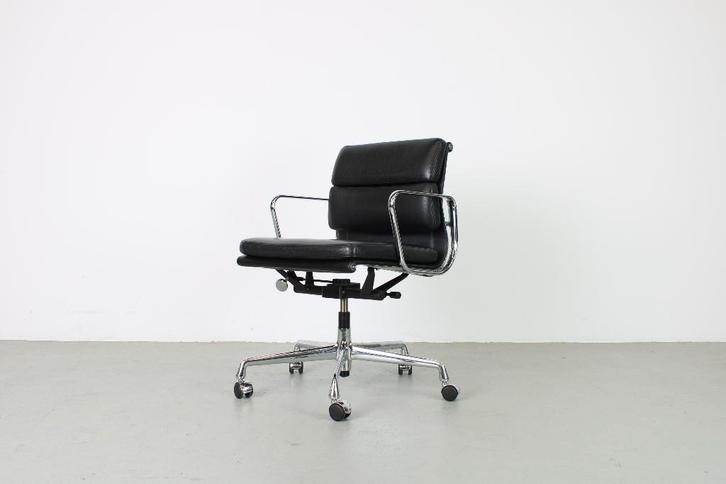 Vitra EA 217 Softpad bureaustoel, zwart leer voor en achter, Huis en Inrichting, Bureaustoelen, Gebruikt, Bureaustoel, Zwart, Ergonomisch