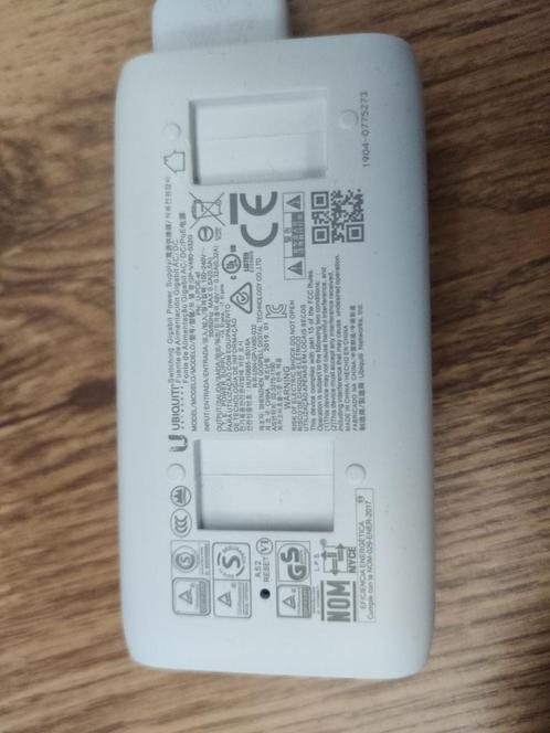 Ubiquiti UniFi GP-V480-032G 48V 15W Gigabit PoE Adapter, Computers en Software, Netwerk switches