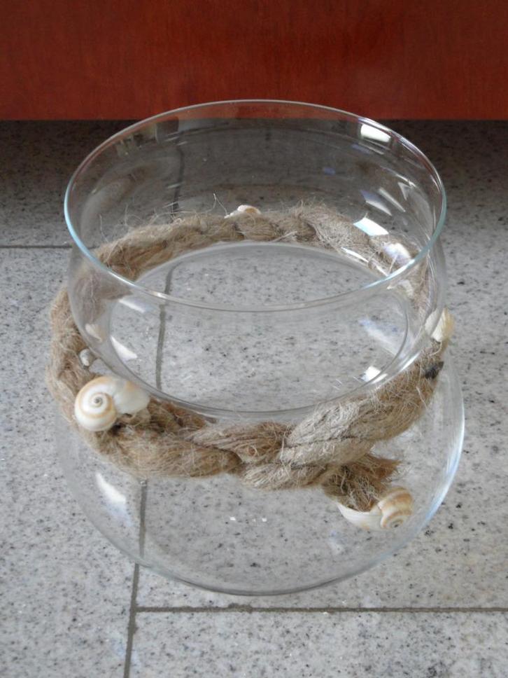 glazen kom / vaas - inclusief touw en schelpen, Huis en Inrichting, Woonaccessoires | Vazen, Zo goed als nieuw, Minder dan 50 cm