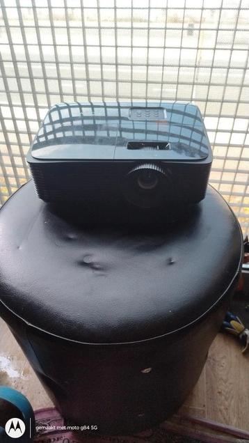 Speciale beamer voor gaming nieuwprijs 700eur ik vraag 275 beschikbaar voor biedingen