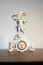 Rococo-klok, antiek goed werkende klok+ sleutel. +- 35 cm, Ophalen