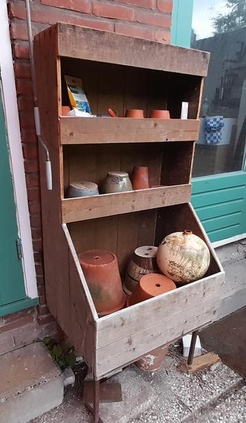 Brocante grutterskast voor binnen of buiten beschikbaar voor biedingen