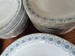 12 pers. Blauwgrijs decor zilveren rand, uitgebreid servies, Huis en Inrichting, Keuken | Servies, Ophalen, Zo goed als nieuw