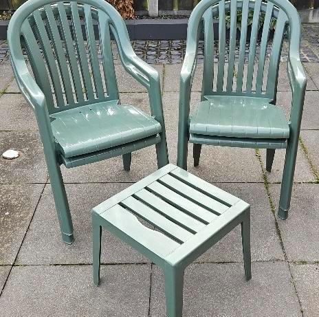 Kuipstoelen set met tafeltje of kruk aanbieding, Tuin en Terras, Tuinsets en Loungesets, Gebruikt, Tuinset, Kunststof, 4 zitplaatsen