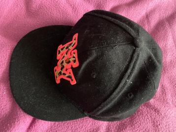 zwarte pet New York met pantermotief 54 cm beschikbaar voor biedingen
