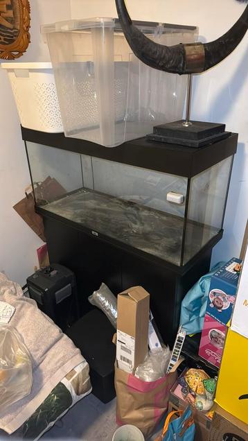 Te Koop Aangeboden Aquarium Juwel Rio Zwart 180 liter beschikbaar voor biedingen
