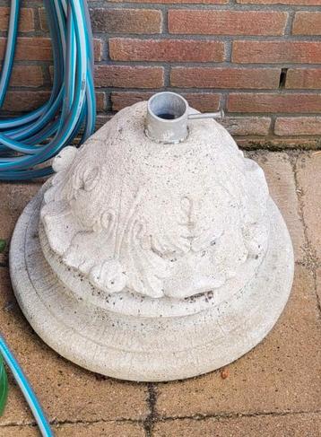 brocante betonnen parasolvoet. beschikbaar voor biedingen