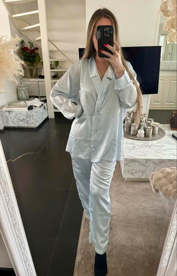 Luxe satijnen dames pyjama lichtblauw zwarte stip M 38 NIEUW beschikbaar voor biedingen