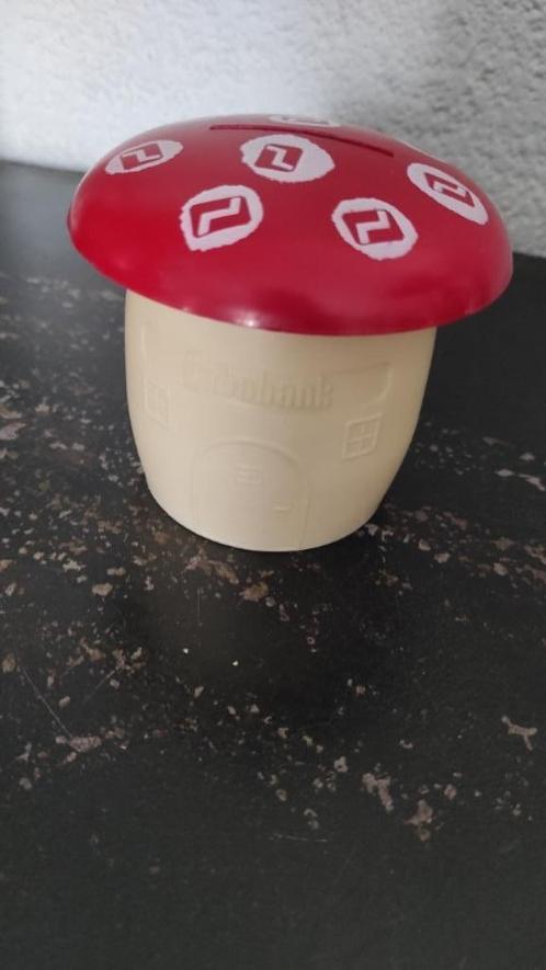 Vintage spaarpot Rabobank paddenstoel rood wit, Verzamelen, Spaarpotten, Gebruikt, Object of Gebouw, Kunststof, Ophalen of Verzenden