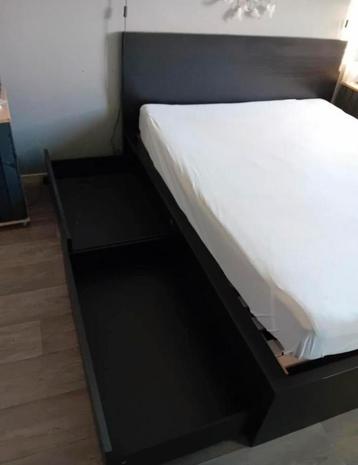 Zwart hoog malm bed, 1.40, bodems, lades, afleveren mogelijk
