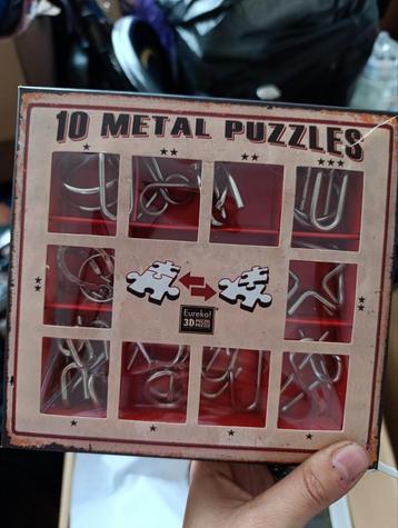 Metalen puzzels beschikbaar voor biedingen
