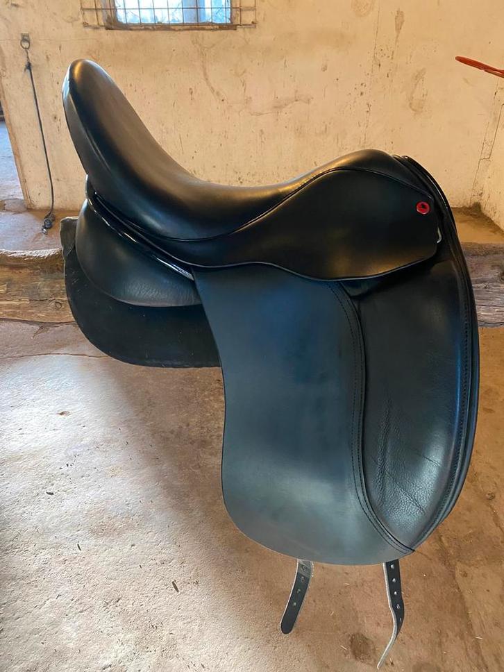 Tribal dressuurzadel 17,5 inch MW, Dieren en Toebehoren, Paarden en Pony's | Zadels, Zo goed als nieuw, Dressuur, Ophalen
