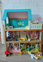 Mentari houten poppenhuis, inclusief meubeltjes en poppetjes, Ophalen, Zo goed als nieuw, Poppenhuis