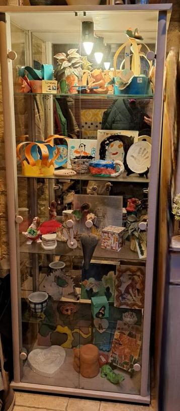 Vitrinekast kleur beuken  beschikbaar voor biedingen