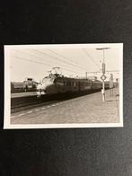 Foto treinstel mat ‘54 te Tilburg (±1978) 36, Verzamelen, Gebruikt, Ophalen of Verzenden, Trein