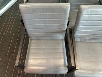 15 slede stoelen beschikbaar voor biedingen