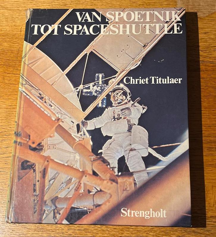 Van Spoetnik tot Space Shuttle - Chriet Titulaer, Boeken, Techniek, Gelezen, Overige onderwerpen, Ophalen of Verzenden